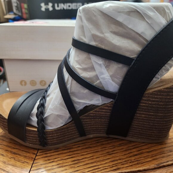 Blowfish Wedges Size 7.5 - Picture 3 of 5